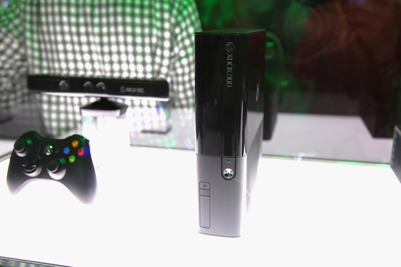Illustration for article titled Hey Look It's the New Old Xbox 360 Next to the New Xbox One